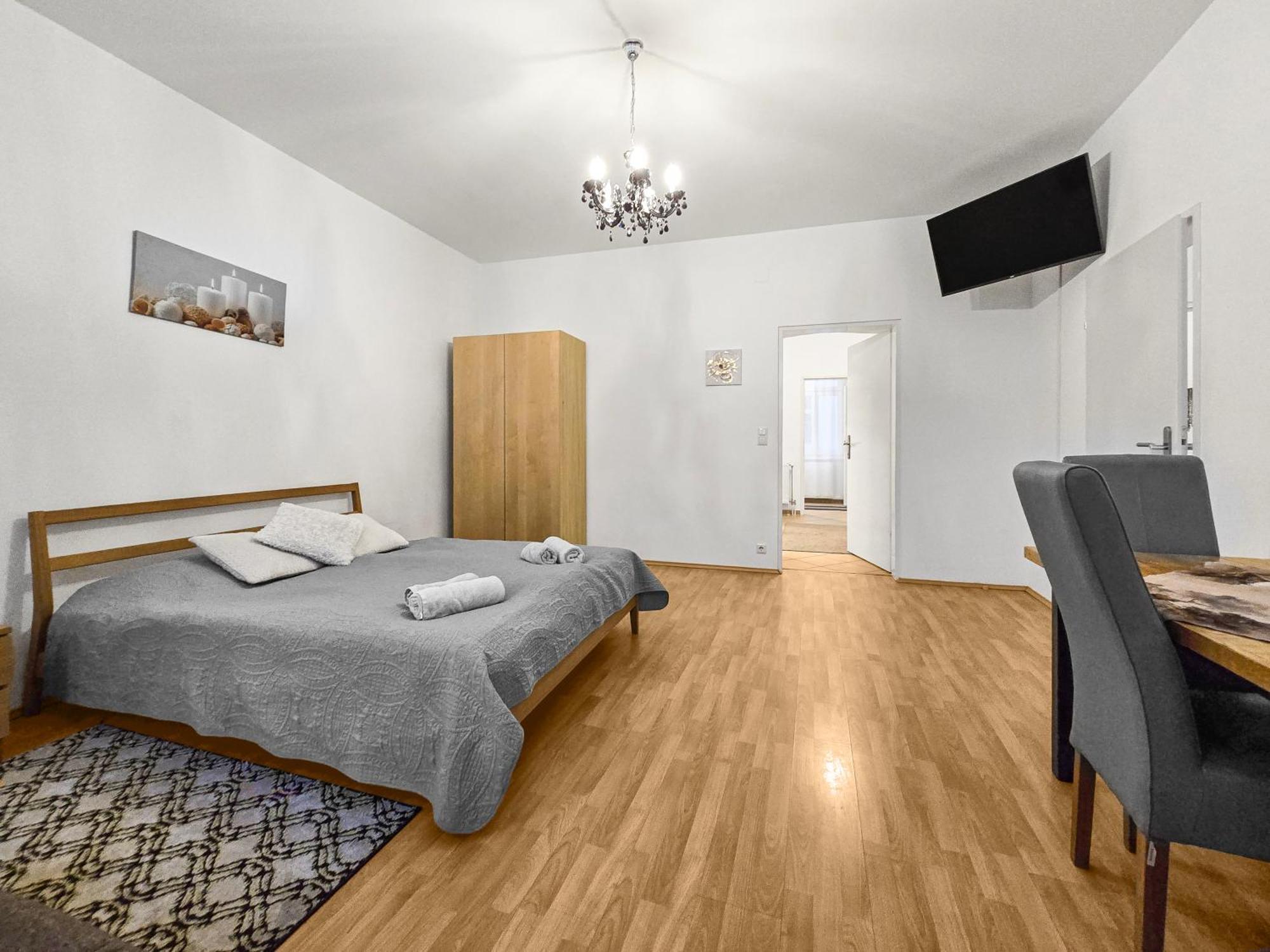 Modern Three-Bedroom, Triple King Beds Wien Ngoại thất bức ảnh