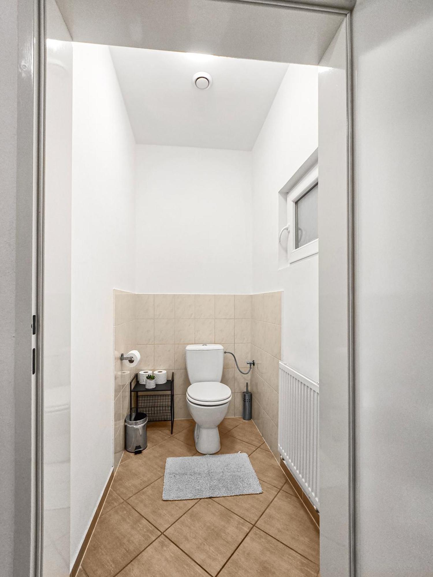 Modern Three-Bedroom, Triple King Beds Wien Ngoại thất bức ảnh