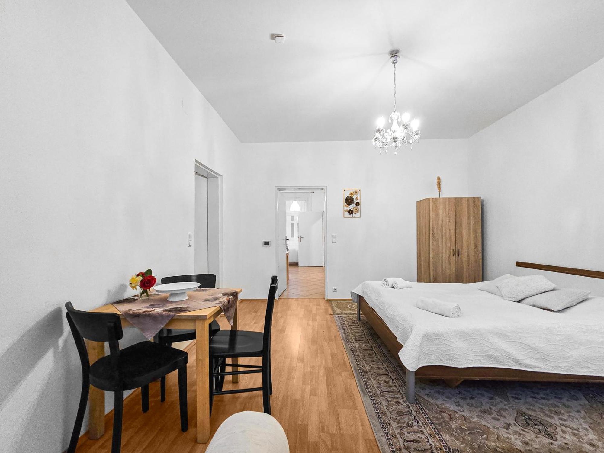 Modern Three-Bedroom, Triple King Beds Wien Ngoại thất bức ảnh